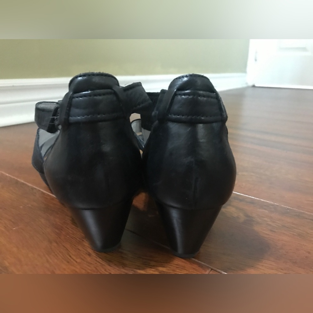 Hogl gladiator heels - equivalent of women’s size 7.5 - Picture 2 of 5